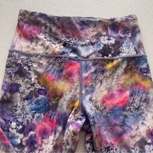 Stunning Spring Floral Athleta Capri High Waist Capri Length Leggings EUC Small